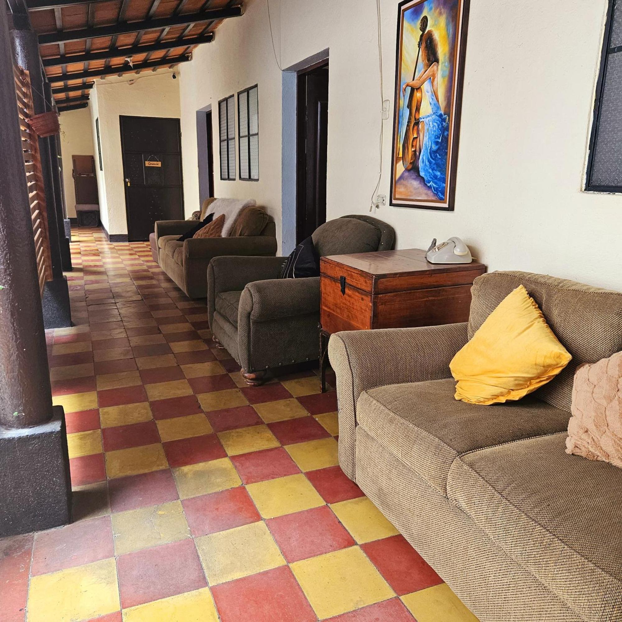 Cermeno'S House Hotell Antigua Exteriör bild